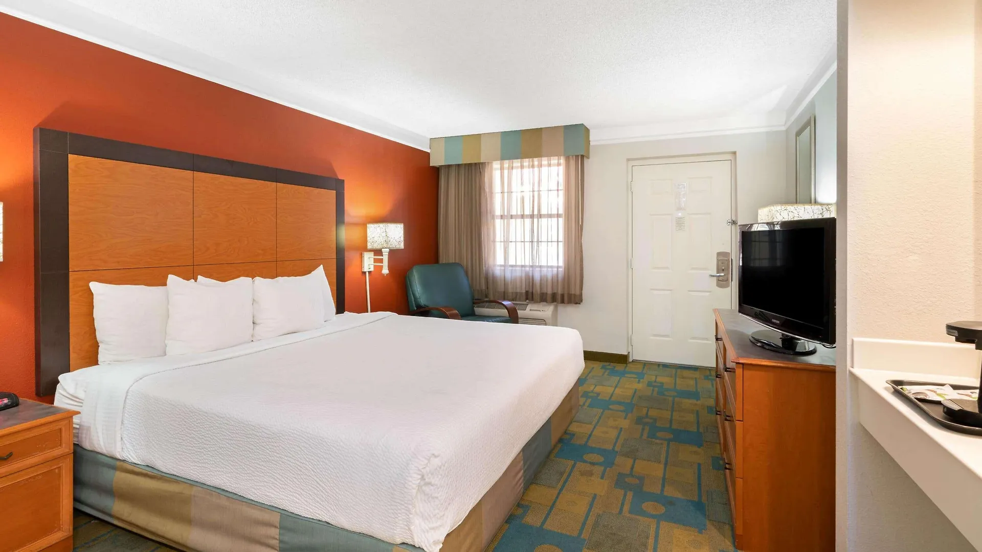 La Quinta Inn By Wyndham Phoenix Sky Harbor Airport Tempe Hotel