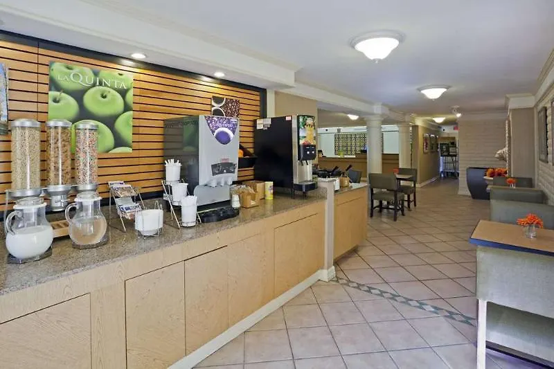 *** Hotel La Quinta Inn By Wyndham Phoenix Sky Harbor Airport Tempe United States