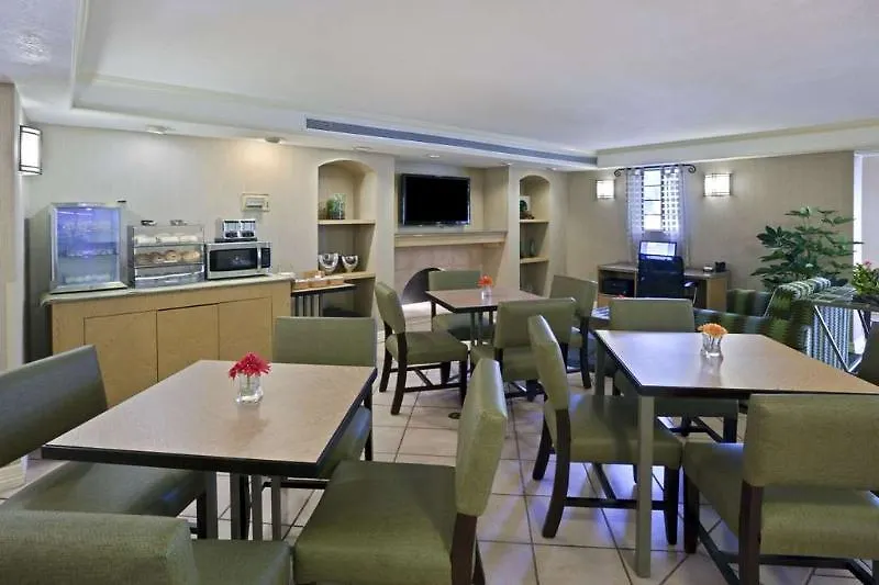 La Quinta Inn By Wyndham Phoenix Sky Harbor Airport Tempe 3*,